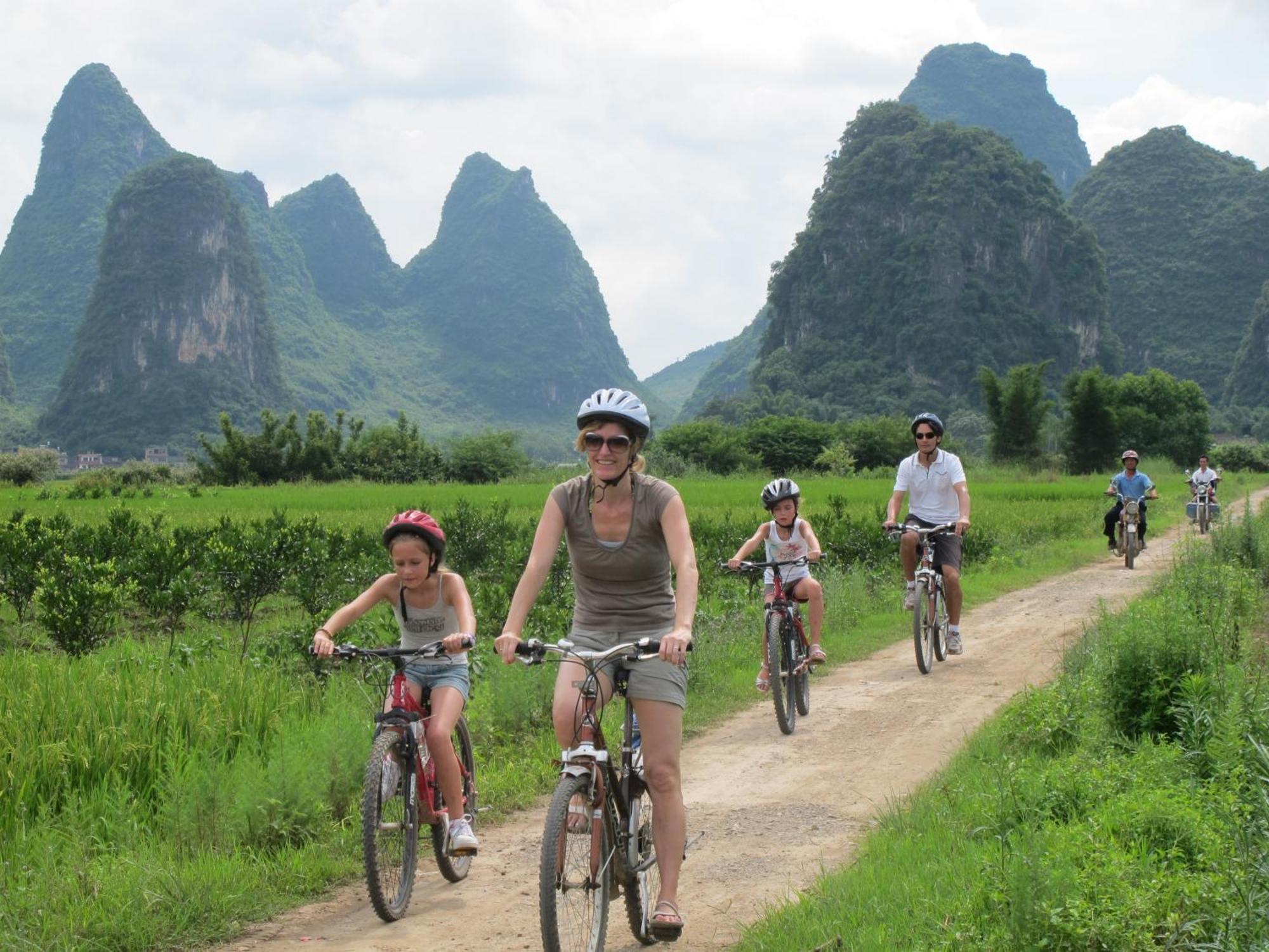Yangshuo Tea Cozy--One Way Free Pick Up From Airport Or Ts 4 Nights Guest House Екстериор снимка