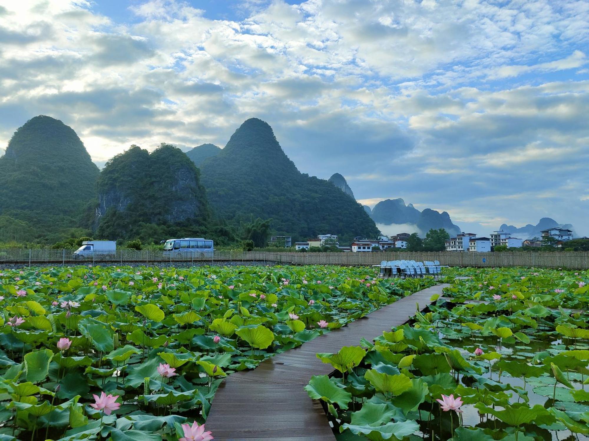 Yangshuo Tea Cozy--One Way Free Pick Up From Airport Or Ts 4 Nights Guest House Екстериор снимка